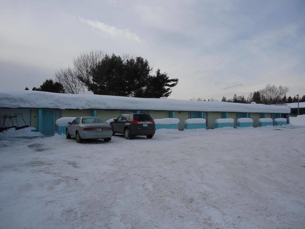 Ambassador Motel Су Сент Мари Екстериор снимка