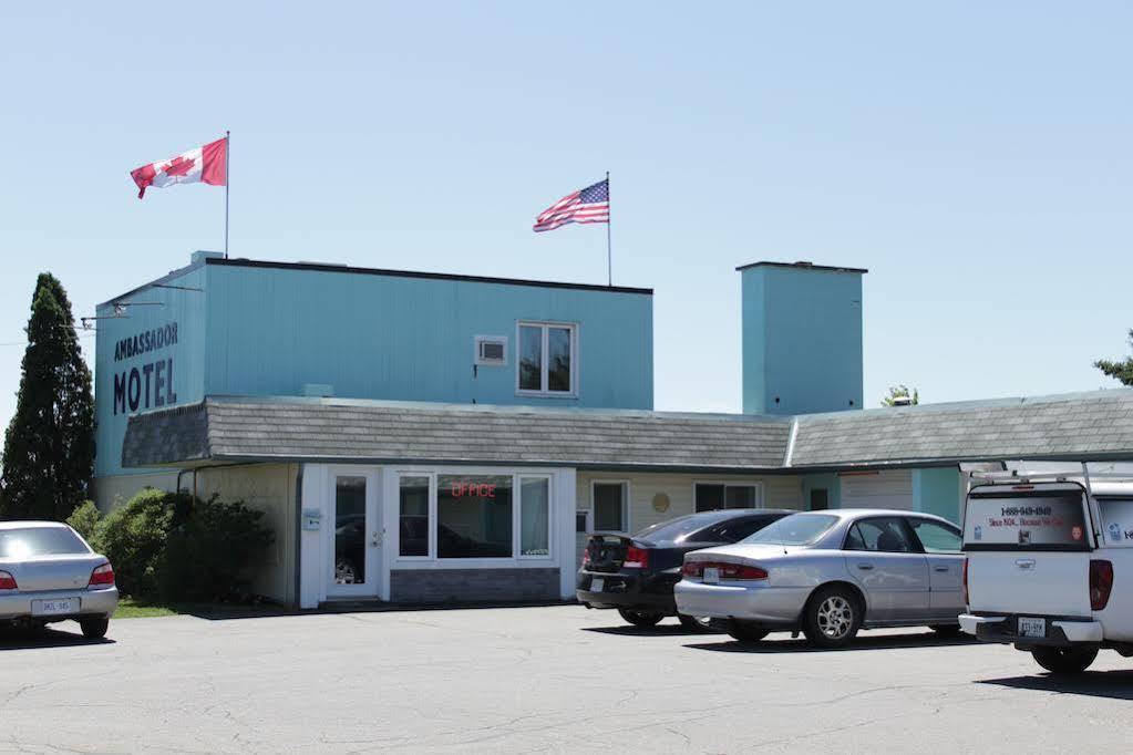 Ambassador Motel Су Сент Мари Екстериор снимка